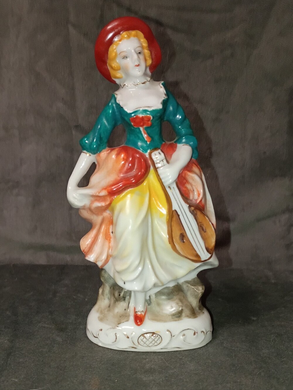 Vintage Occupied Japan Porcelain Lady Figurine Aprox. 6.5 In No Chips Or Cracks